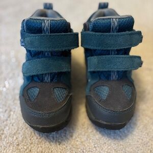 LLBean kids hiking boots size 9